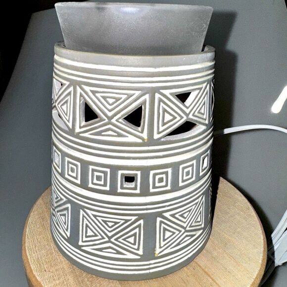 NEW SCENTSY WAX WARMER "HIDALGO" - Picture 1 of 3